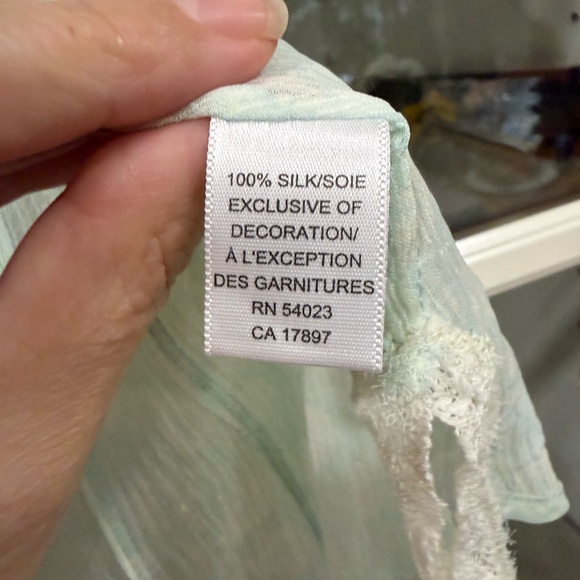 Banana Republic Mint Silk and Lace Button-Down Blouse - Picture 4 of 5